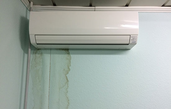Течет вода из кондиционера Electrolux